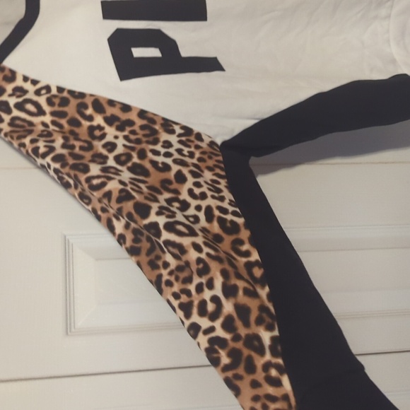VS Pink leopard sweatshirt - Picture 2 of 4